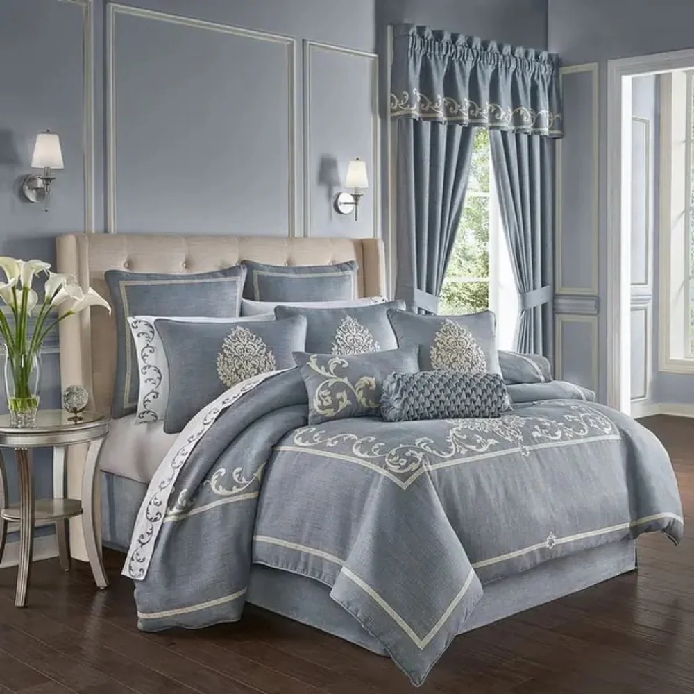 J. Queen New York Aurora Comforter Set - Queen NEW